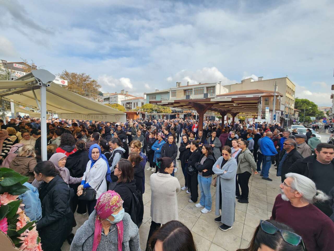 Muğla’da Siyaseti Buluşturan Cenaze... CHP Muğla İl Başkanı Nail Kızıl’ın Babası Dualarla Son Yolculuğuna Uğurlandı 9